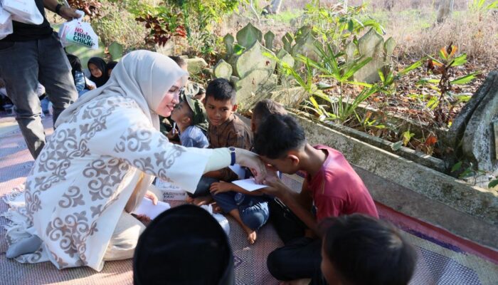 Mudik ke Seunuddon, Kak Na Santuni Anak Yatim dan Ziarah ke Makam Keluarga