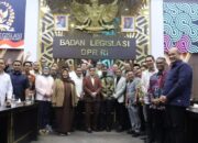 Mualem Tinjau Langsung Pembahasan Revisi UUPA di DPR RI