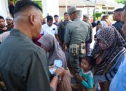 Mualem Bagikan Uang Meugang dari Dana Pribadi, Seribuan Warga Datangi Meuligoe Gubernur Aceh