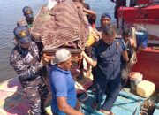 Ditpolairud Polda Aceh Bantu Evakuasi Jenazah ABK KM Emirates yang Meninggal Saat Melaut