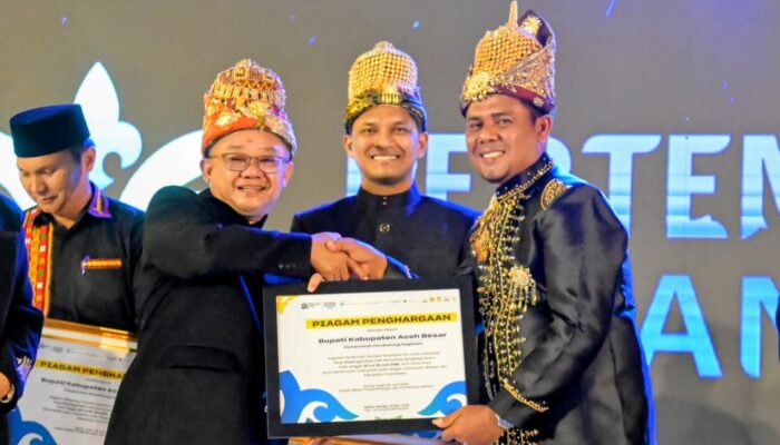 Pemkab Aceh Besar Terima Penghargaan PPN XIV Aceh–Indonesia 2026 di Istana Wali Nanggroe