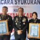 Bekerja Melebihi Tugas Pokok, Dua Personel Bidhumas Polda Aceh Terima Penghargaan pada Hari Bhayangkara ke-80