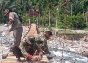 Kodim 0108/Agara mulai pasang Hanger Jembatan Gantung di Ds. Teger Miko, Aceh Tenggara
