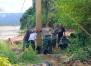 Perkuat Konstruksi, Kodim 0108/Agara dan Warga Kebut Pemasangan Tiang Penahan Jembatan Gantung di Kumbang Jaya Aceh Tenggara 