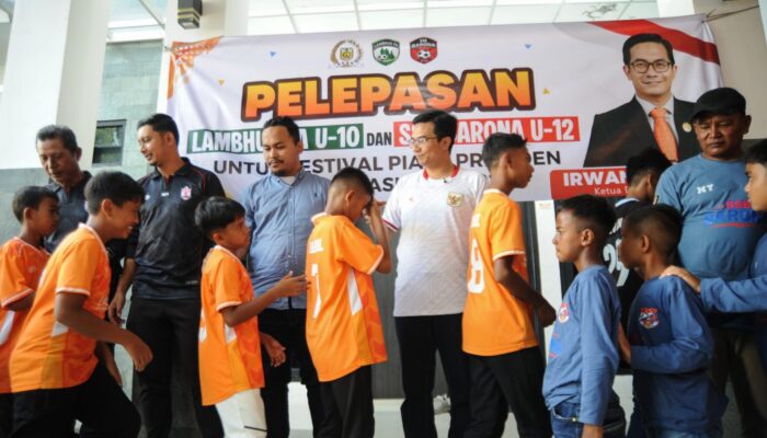 Ketua DPRK Banda Aceh Lepas SSB Barona dan Lambuk FA ke Festival Piala Presiden 2026