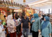 Ketua Dekranasda Aceh Tinjau Stand Kerajinan Aceh di Pameran HUT Dekranas ke-46 Makassar