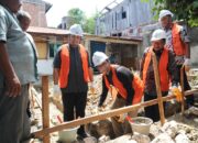 Ketua DPRK Banda Aceh Irwansyah Letakkan Batu Pertama Rumah Layak Huni untuk Warga Lhoong Cut