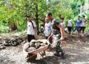 Angkut Batu Karang Demi Jembatan, TNI dan Warga Kebut Pembukaan Jalan TMMD di Aceh Selatan