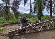 Jembatan Gantung Perintis Garuda Desa Kaloy Aceh Tamiang Masuki Tahap Pengelasan Pylon
